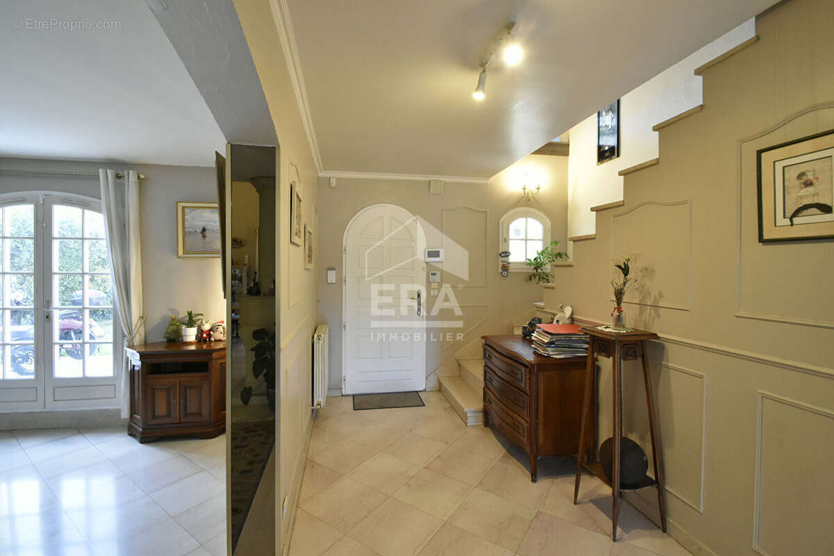 Maison à NEAUPHLE-LE-CHATEAU