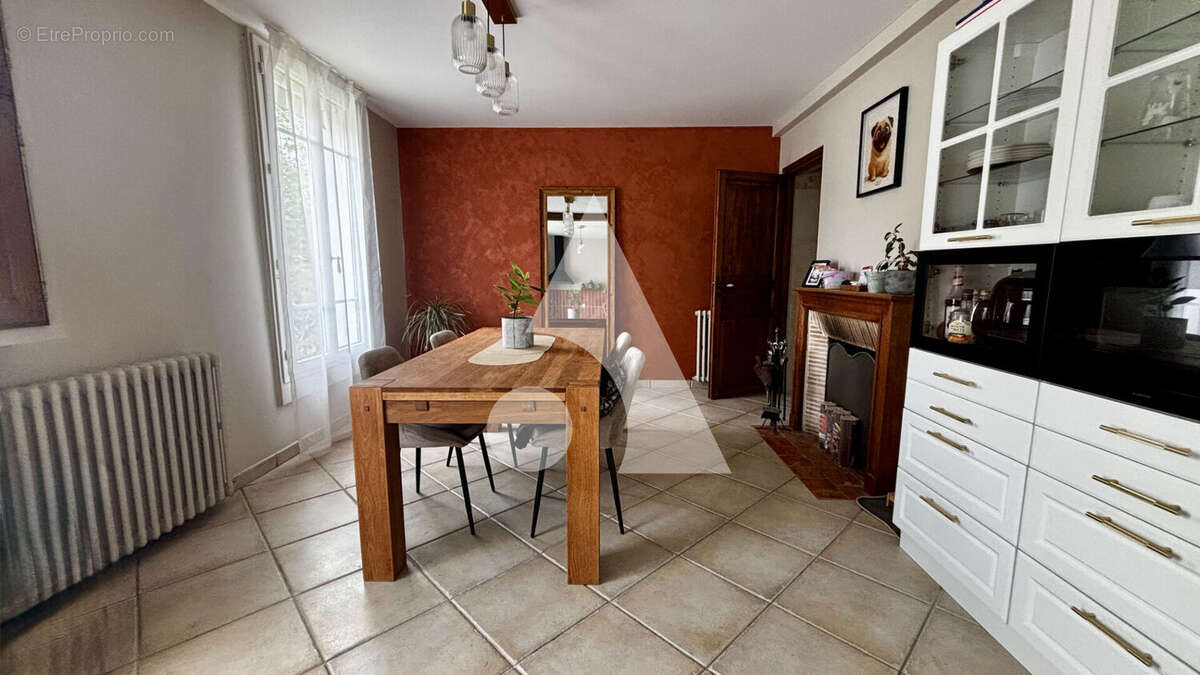 Maison à CONDE-SAINTE-LIBIAIRE