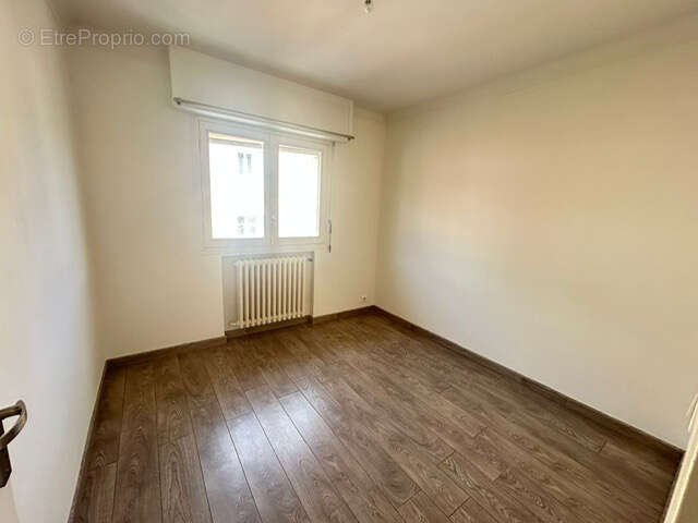 Appartement à CONTES