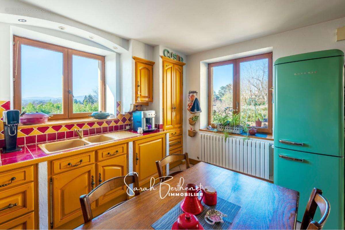 Maison à LA TOUR-DE-SALVAGNY