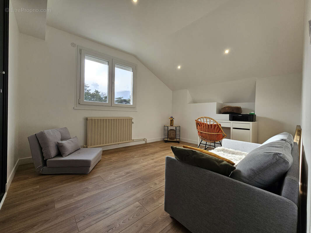 Maison à SAINT-DENIS-DE-L'HOTEL