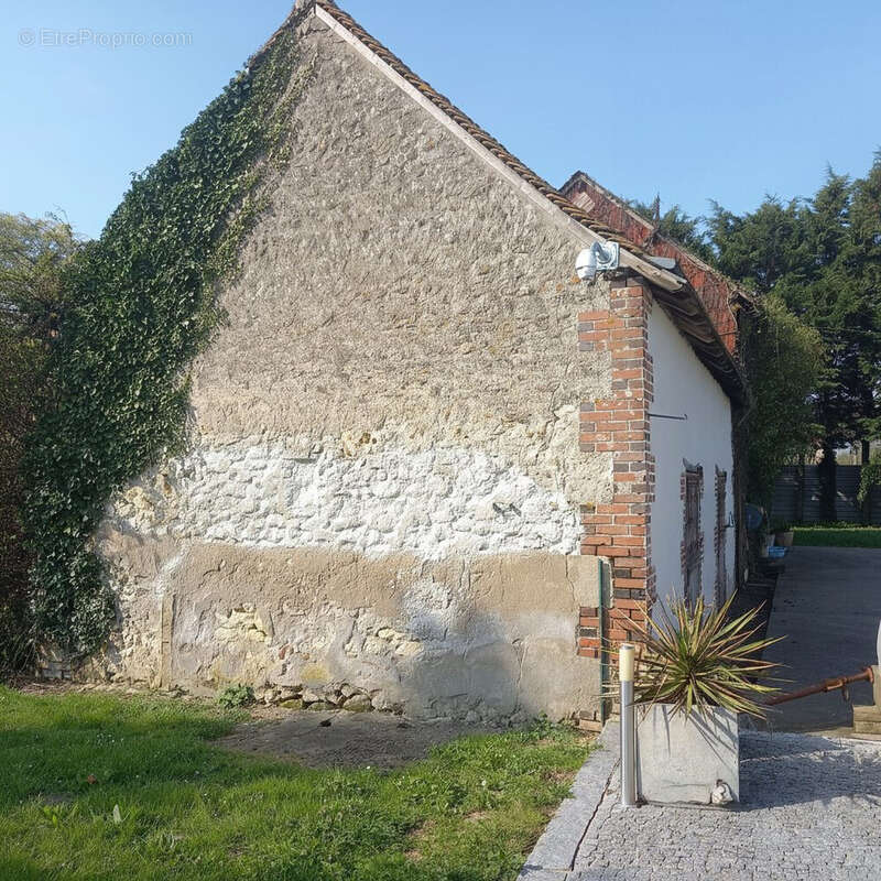 Maison à MONNAIE