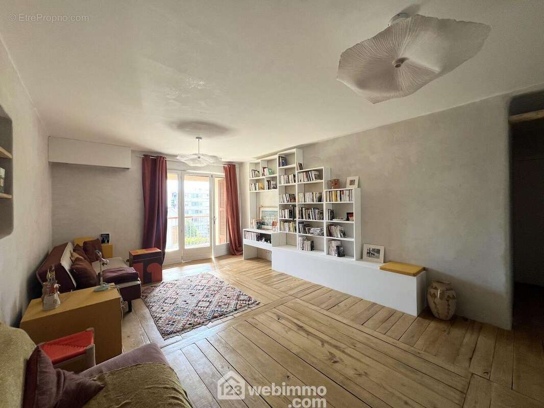 ...Il s&#039;ouvre sur une terrasse de 6m2 - Appartement à SAN-MARTINO-DI-LOTA