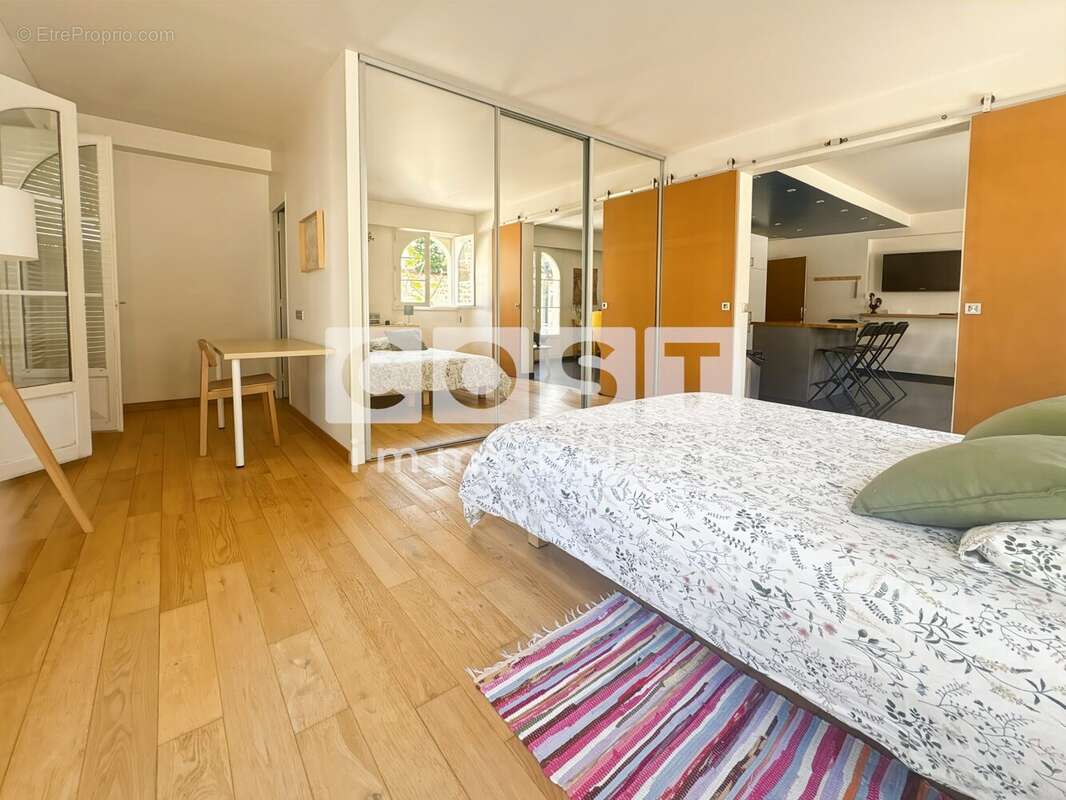 Appartement à LA GARENNE-COLOMBES