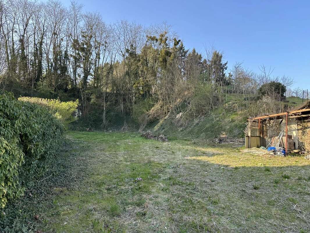 Terrain à LEVES