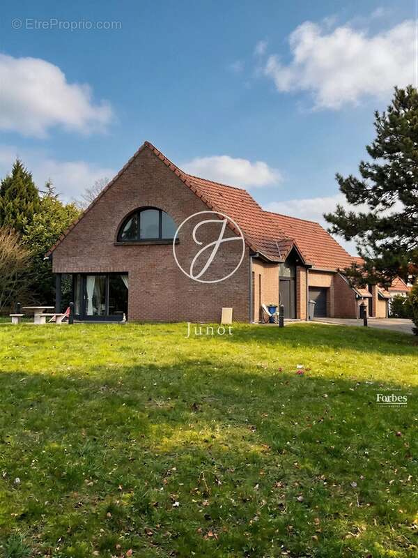 Maison à NEUVILLE-EN-FERRAIN