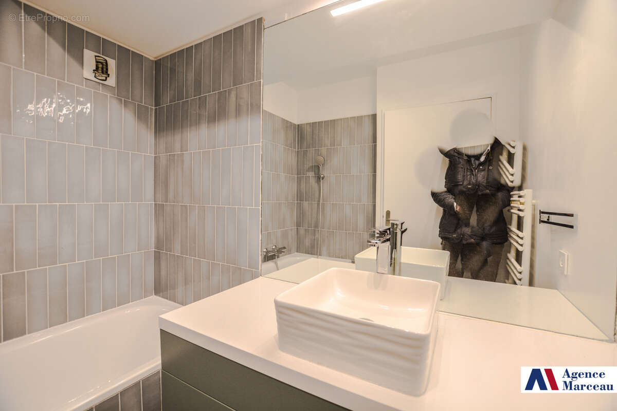 Appartement à COURBEVOIE