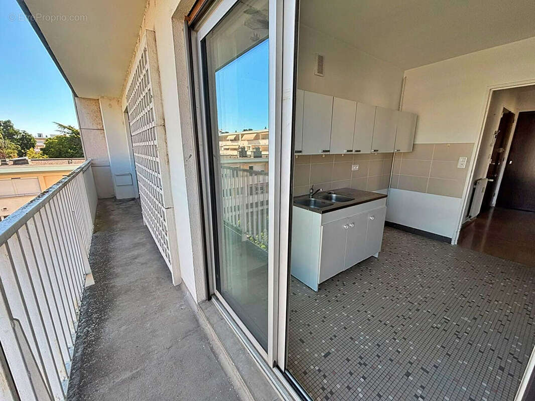 Appartement t4 91 m² le coteau - photo 8