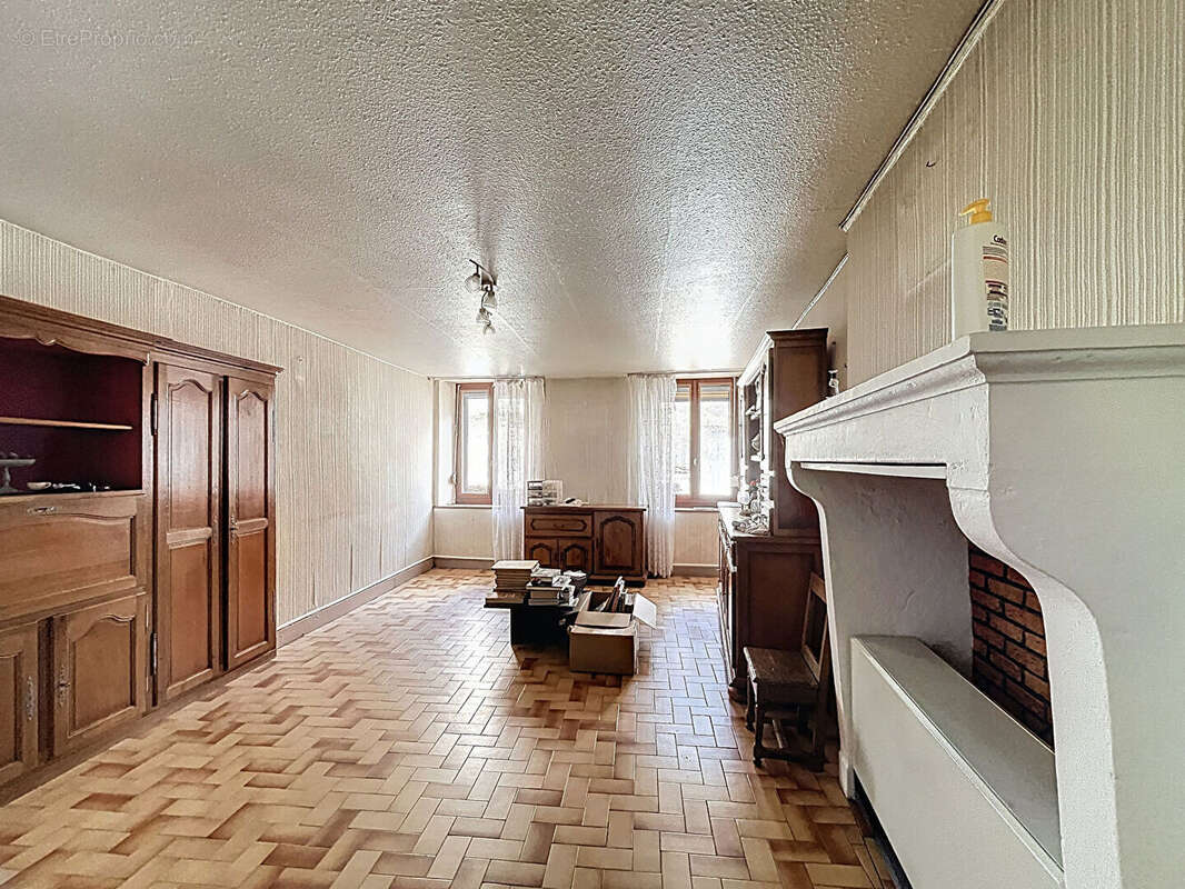 Maison à GRANCEY-LE-CHATEAU-NEUVELLE