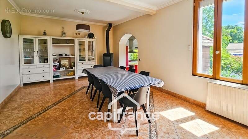 Maison à MONTEVRAIN