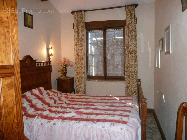 Maison à MONTAIGU-DE-QUERCY