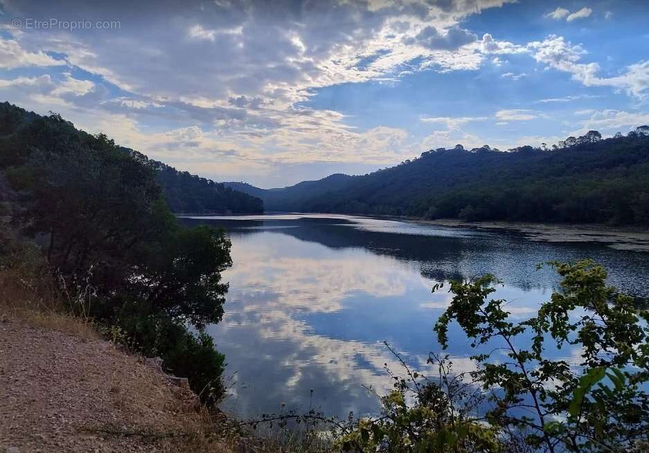 Appartement à VINS-SUR-CARAMY