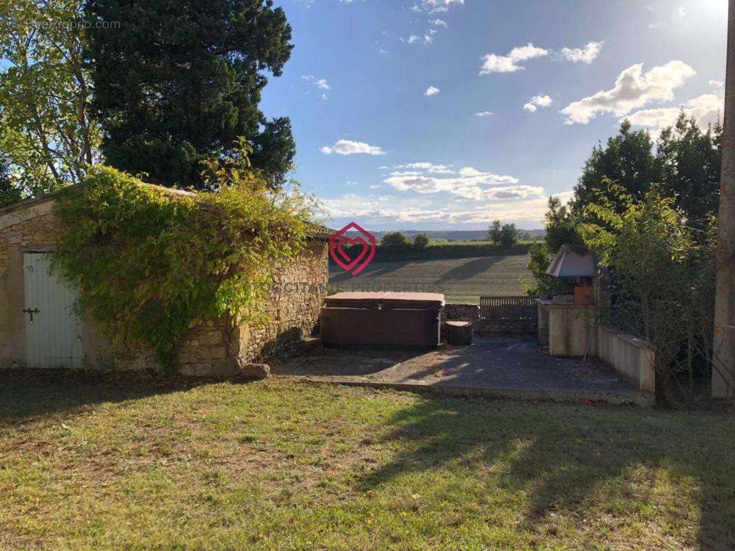 Corps de Ferme avec piscine, dépendances et vue - photo 18