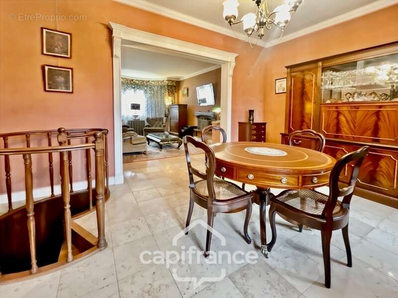 Maison à SAINT-MAUR-DES-FOSSES