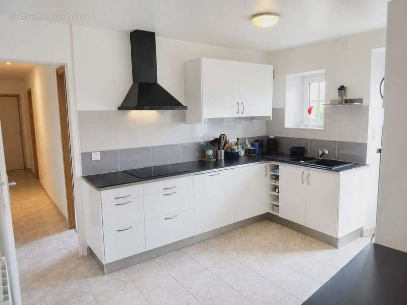 Maison entièrement rénovée  + de 3 hectares  4 dépendances  Au cœur des Monts d'Arrée - photo 9