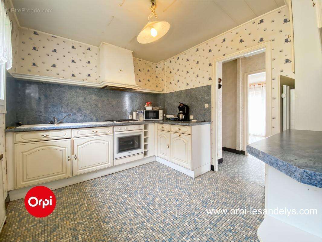 Maison à COURCELLES-SUR-SEINE