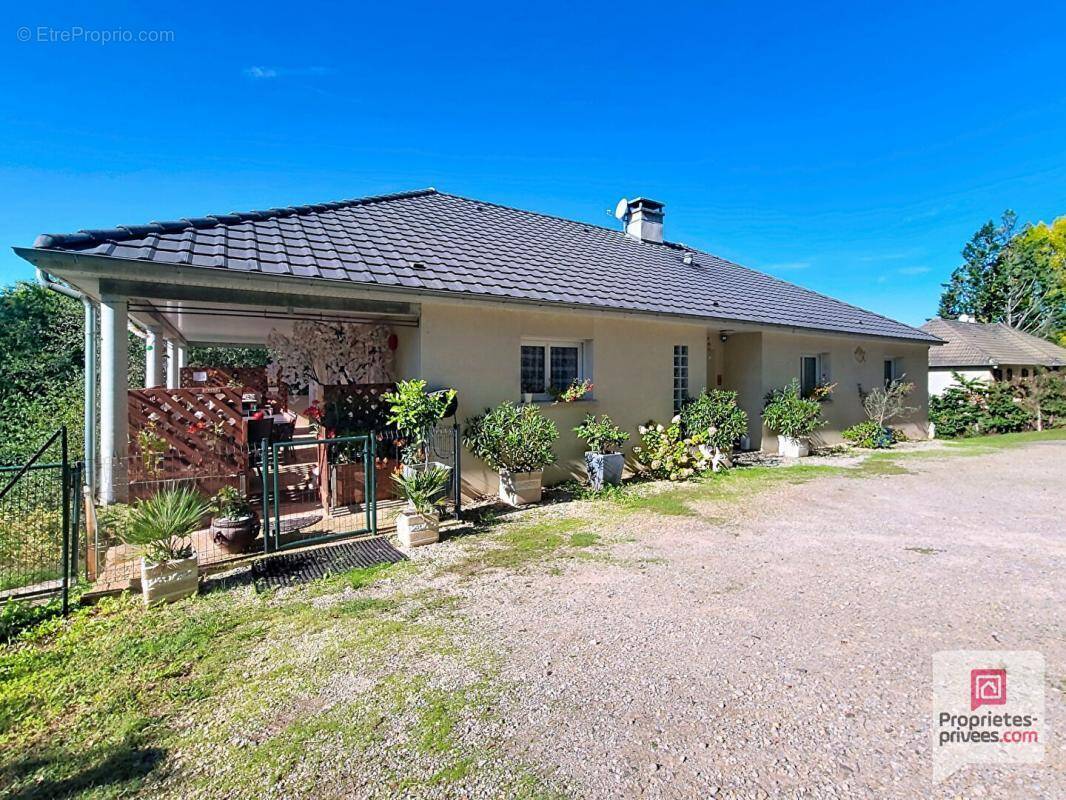 Maison à SAINT-CYR-LA-ROCHE