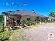 Maison à SAINT-CYR-LA-ROCHE