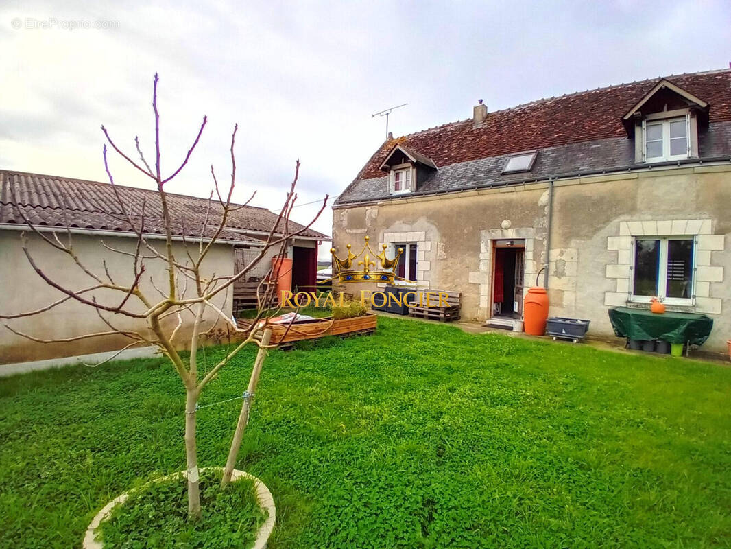 Maison 4 pièces avec double garage  - Maison à MANTHELAN