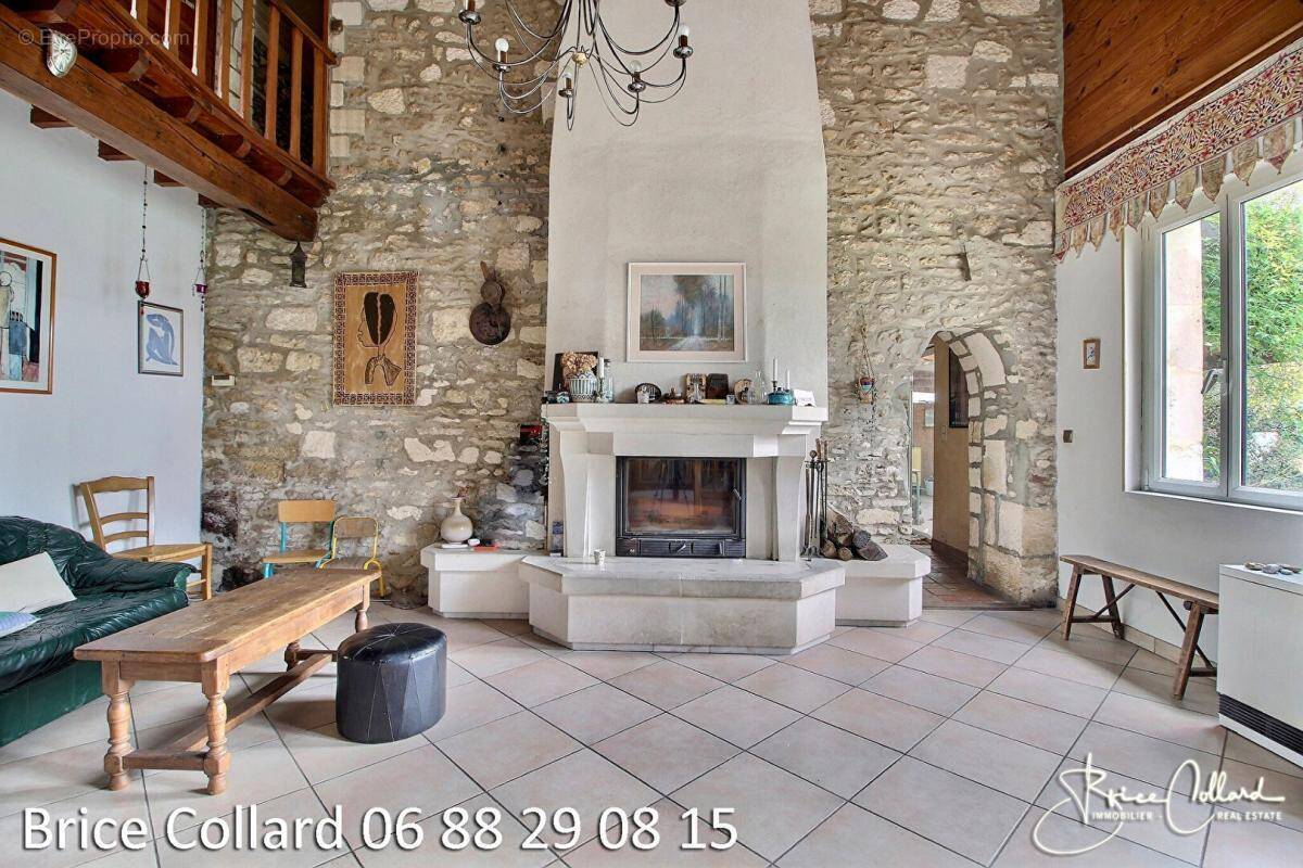 Maison à MOGNEVILLE