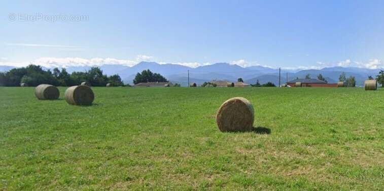 Terrain à VILLENEUVE-DE-RIVIERE