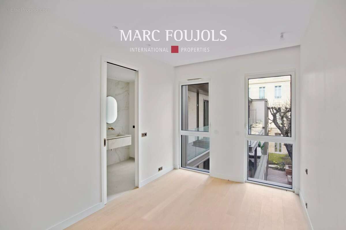 Appartement à PARIS-8E
