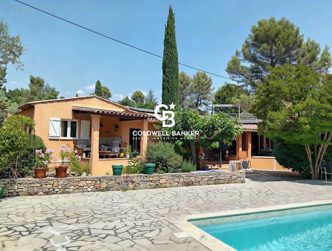 Maison de charme de plain-pied au cœur d'un parc d'oliviers de 5 030 m² - photo 4