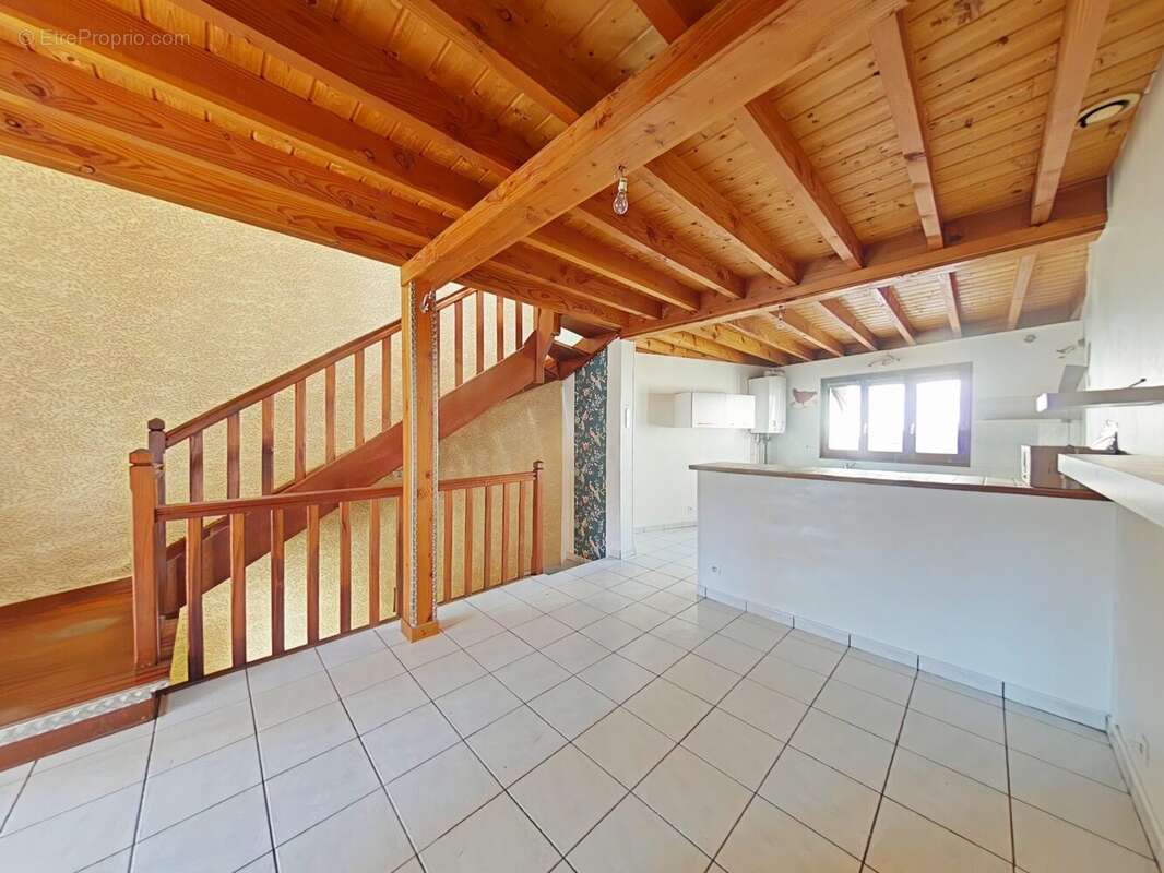 Appartement à SAINT-JUST-SAINT-RAMBERT