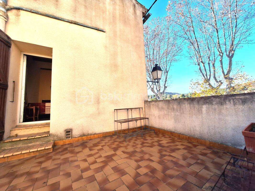 Maison de village - fort potentiel - 88 m2 - 3 chambres - cellier - grenier amenageable - terrasse - photo 11