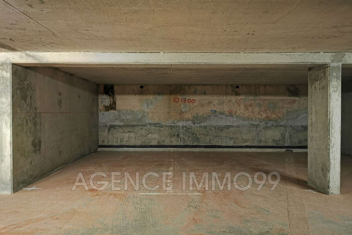 Parking à THEOULE-SUR-MER