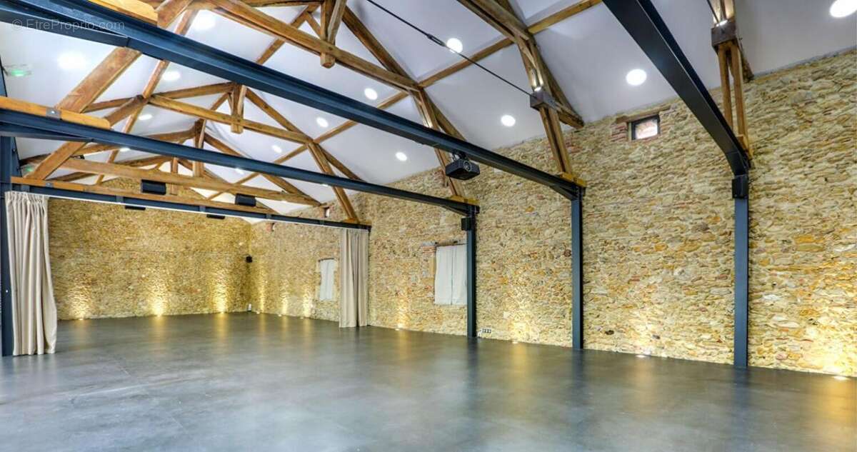 Domaine du XVIIIème siècle - 390 m2 - photo 4