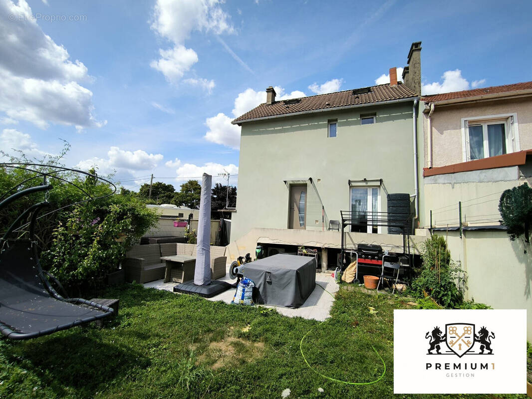 Maison à LE THILLAY