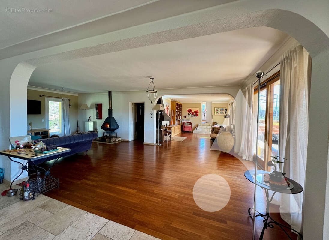 Maison à VILLECROZE