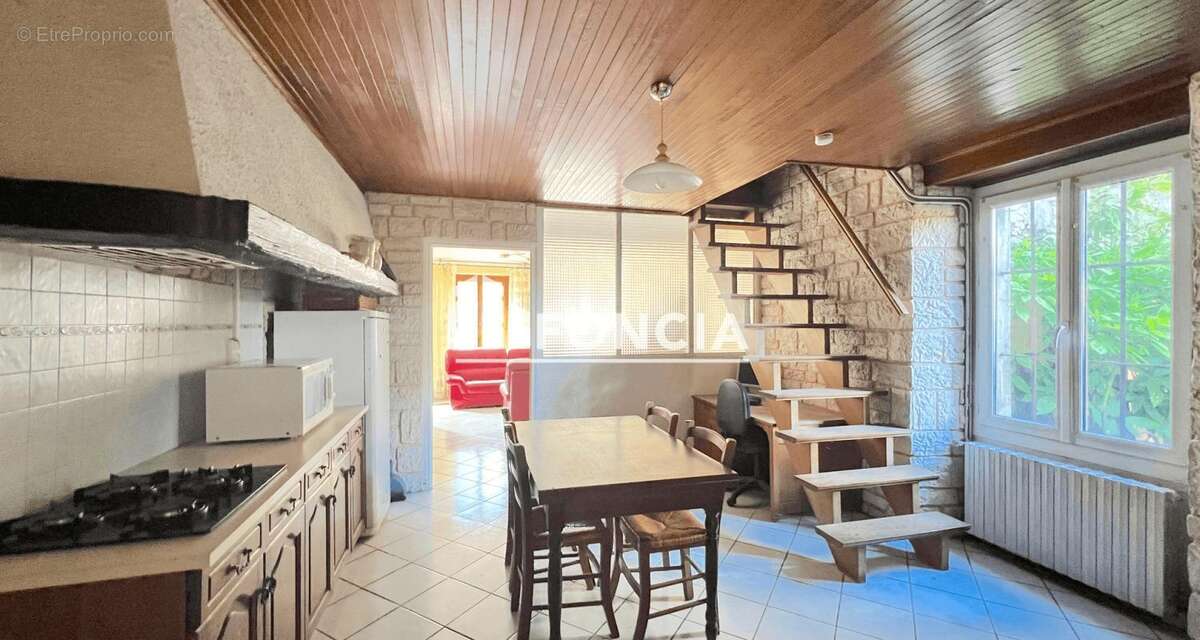 Jolie maison de ville avec exterieur - crolles - photo 2