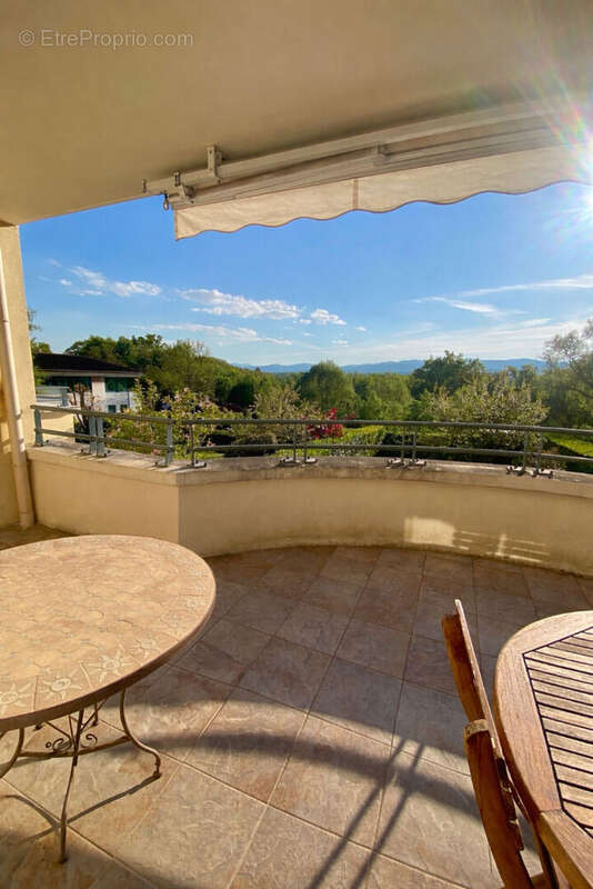Appartement à CHARBONNIERES-LES-BAINS