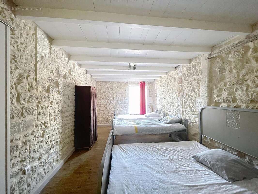 Maison 175 m² à Vibrac  - photo 7