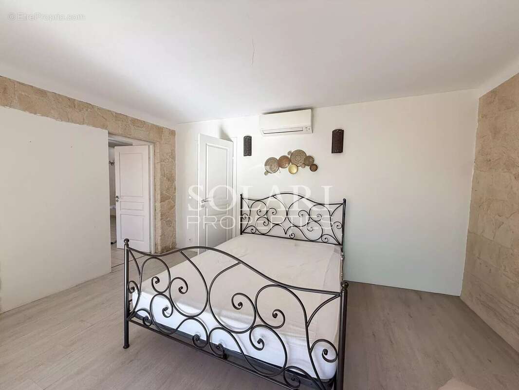 Maison à MANDELIEU-LA-NAPOULE