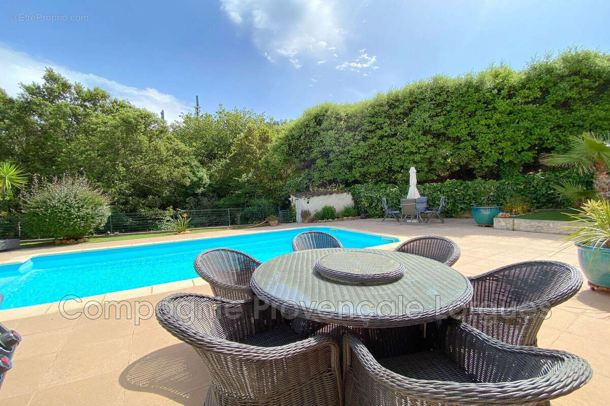 Maison à ROQUEBRUNE-SUR-ARGENS