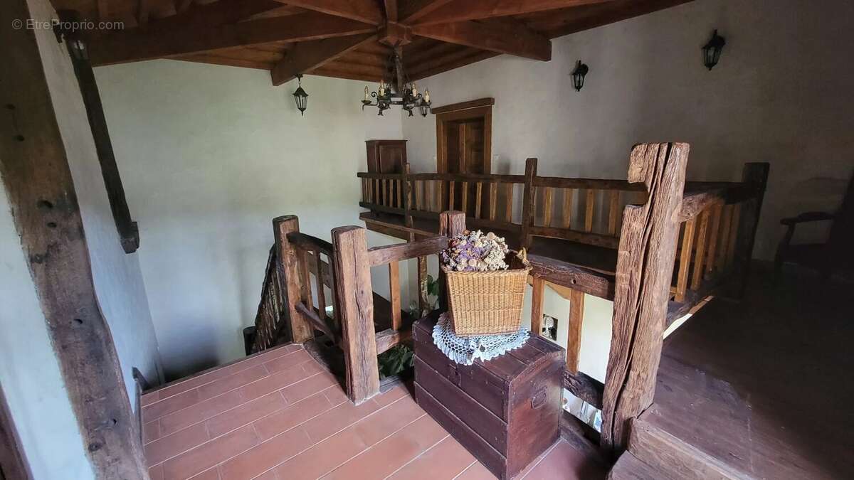 Maison à COURCOME