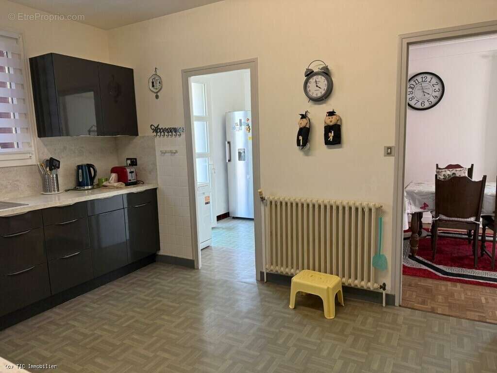 Exclusif : Grande Maison de Famille Dans le Village Médiéval de Verteuil-Sur-Charente - photo 8