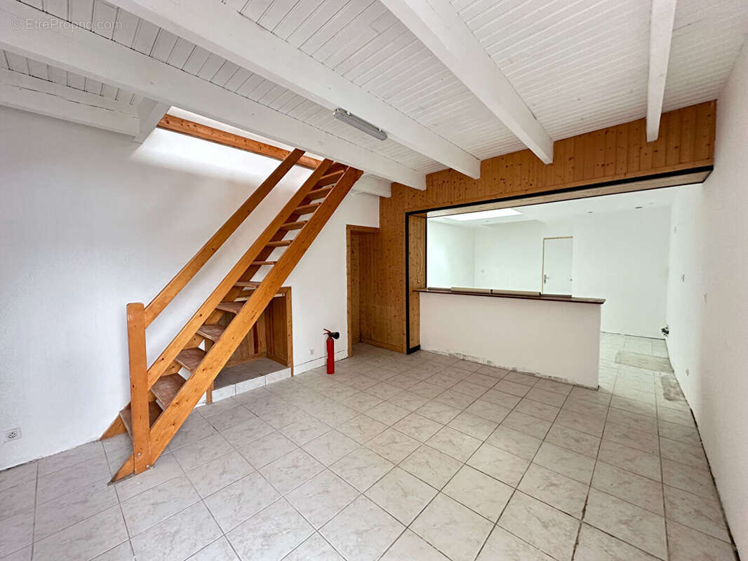 Fouesnant, Beg-Meil,  Appartement T3, en duplex, au coeur du bourg. - photo 2