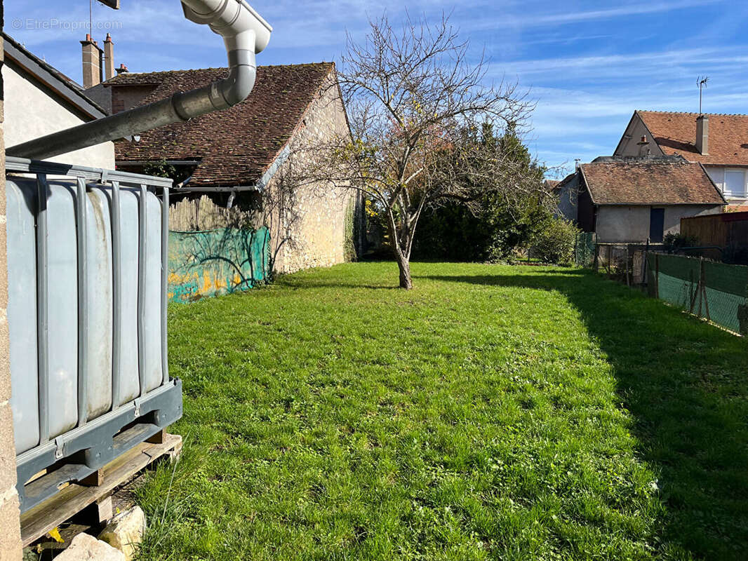 Maison à SAINT-SATUR