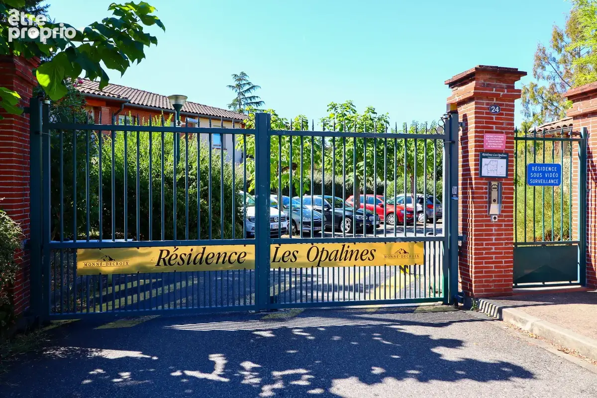 APPARTEMENT T4 - 3 Chambres - 2 balcons - 2 parkings - Aucun travaux - Piscine - Au calme - photo 3