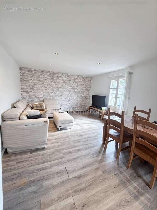 Maison à ROULLET-SAINT-ESTEPHE