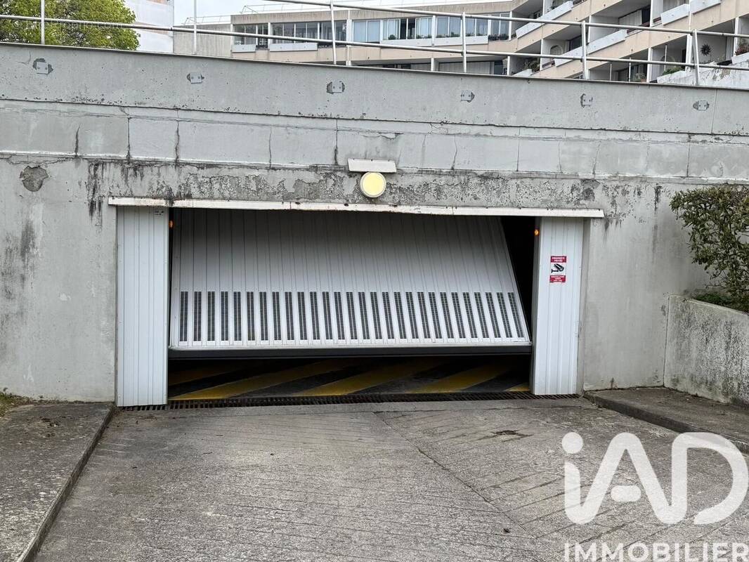 Photo 1 - Parking à MEAUX