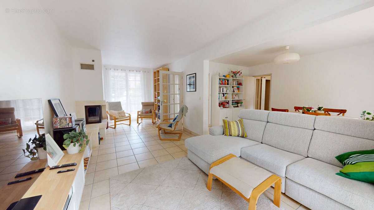 Maison de 149 m² à Breuillet - photo 2