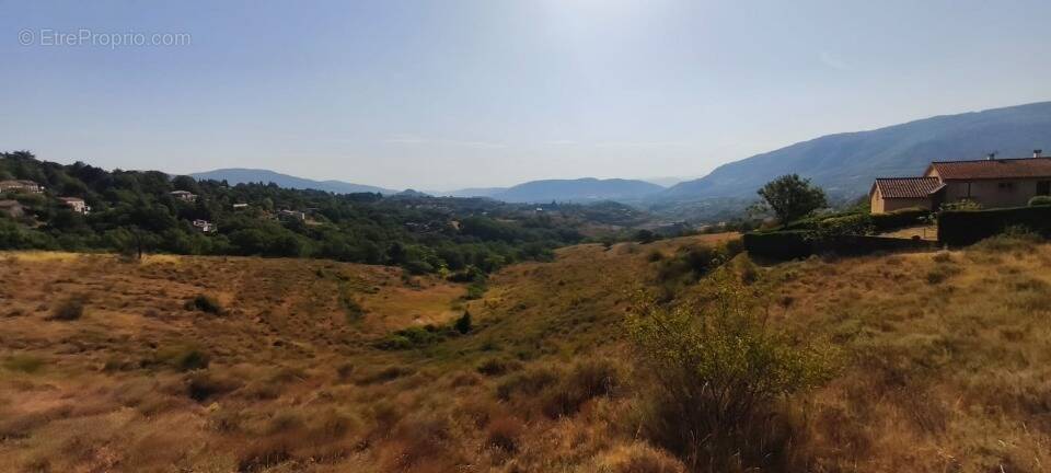 Terrain à VEYRAS