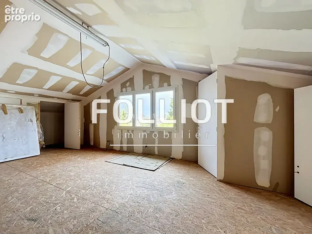 A VENDRE, Maison 4 pièce(s) 105 m2 + batiment de 360m2 - photo 13