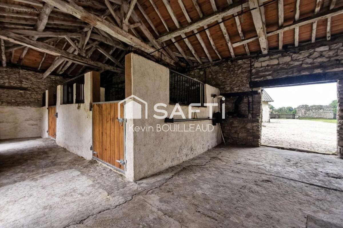 Maison 175 m² à Pamplie  - photo 8
