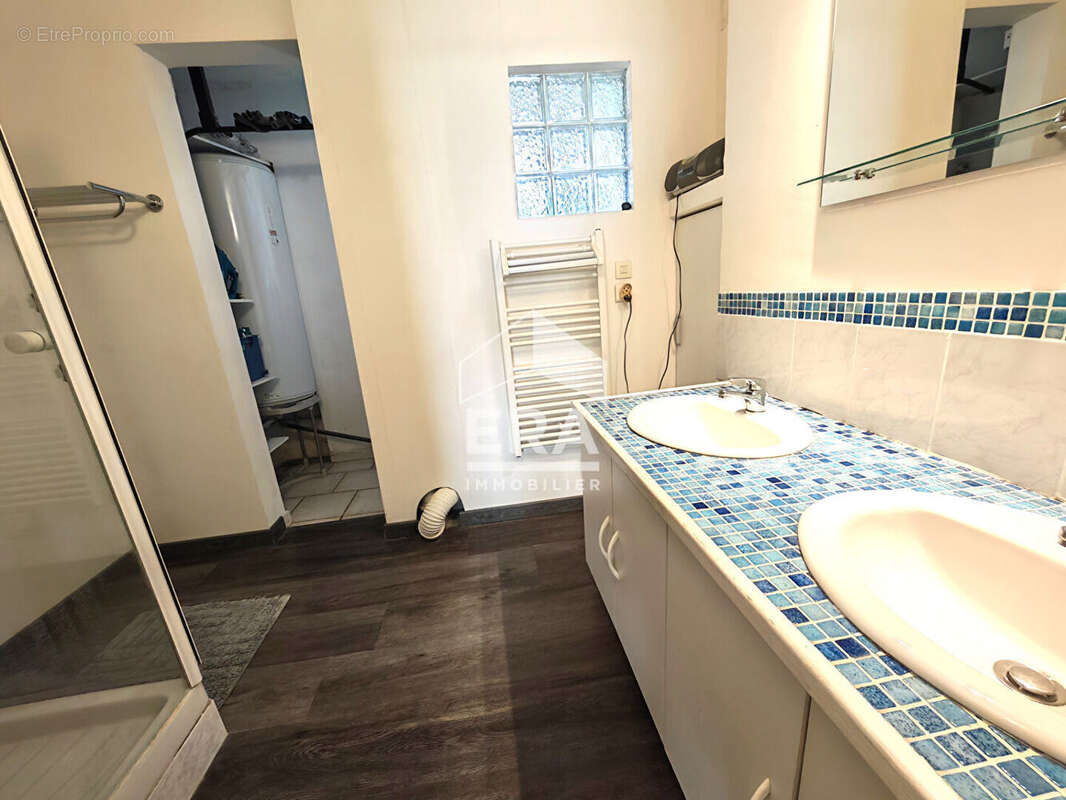 Appartement à MARSEILLE-5E